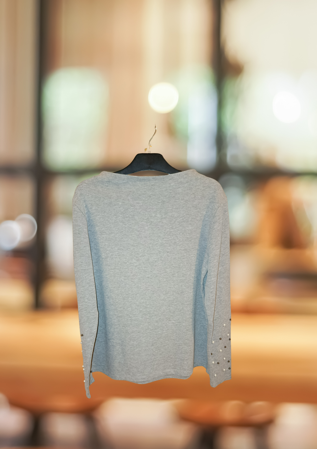 Pull gris perle manches perlées – élégant & féminin